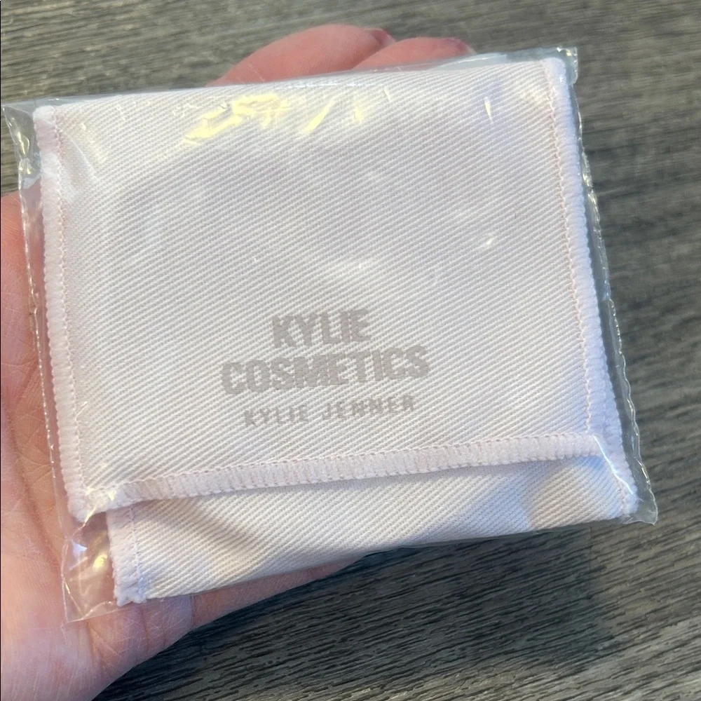 Kylie Cosmetics Pocket Mirror - Picture 5 of 6
